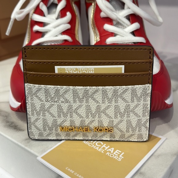 MICHAEL KORS
Leather Large Card Holder Case Wallet 
Vanilla MK Signature 
NWT - Picture 15 of 16